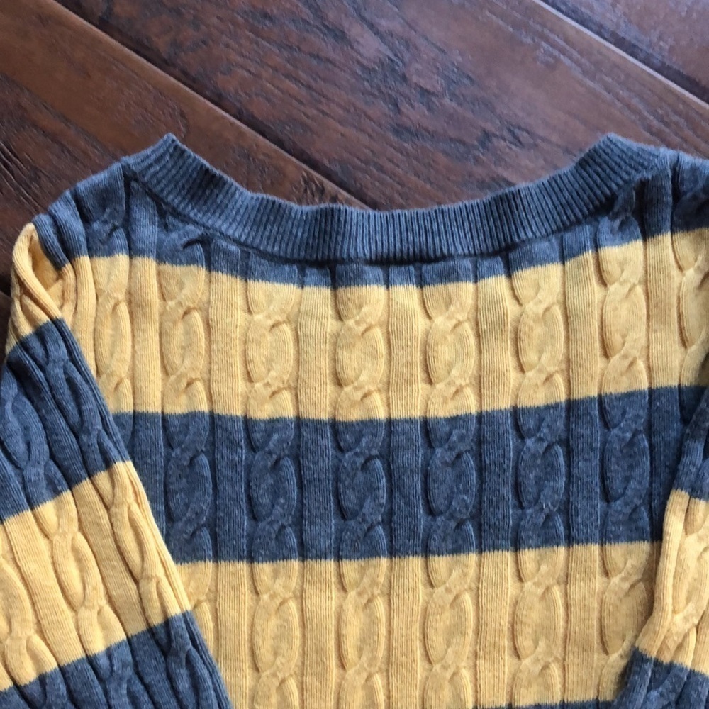 - Loft Sweater - Size Large - Picture 9 of 9